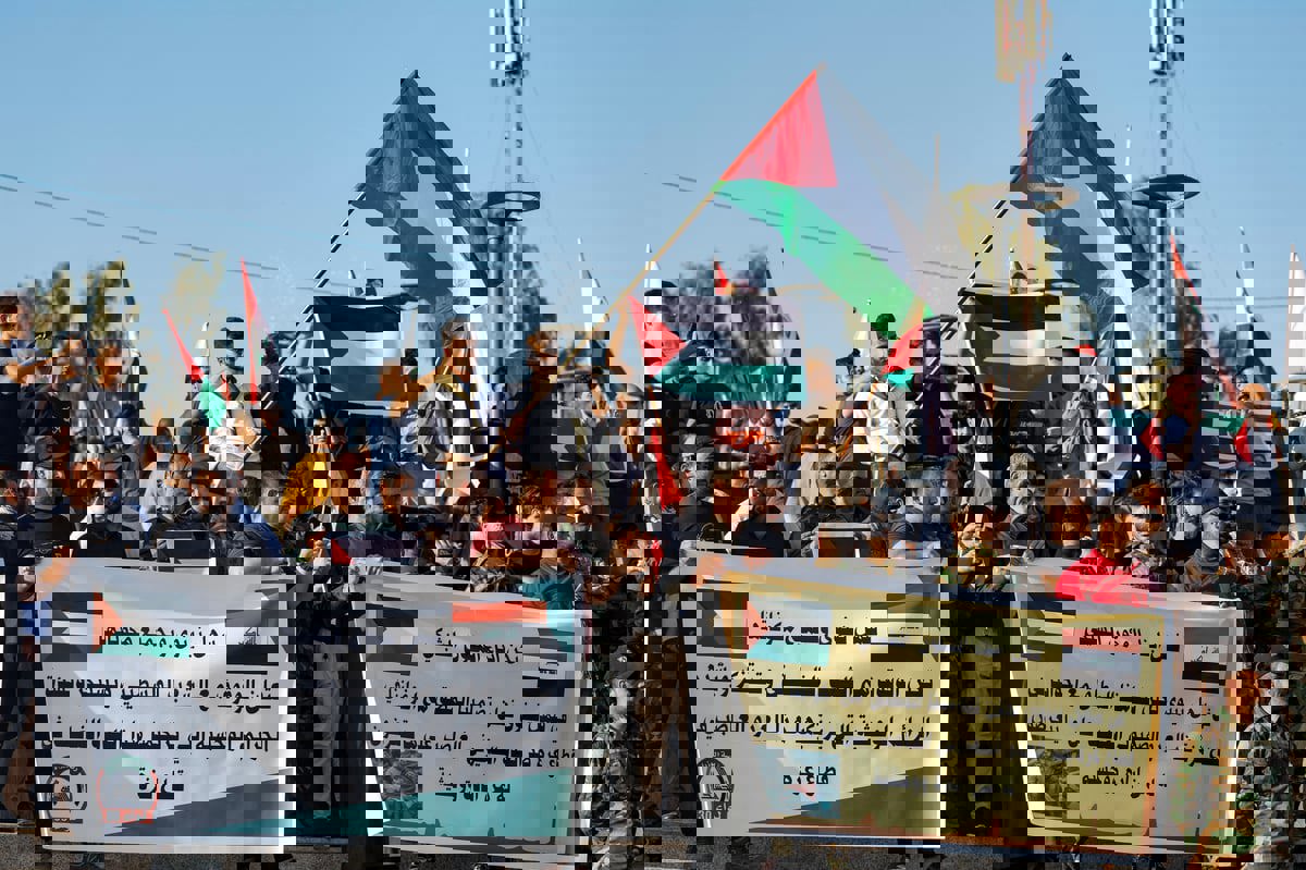 أنصار مليشيات عراقية يمنعون عبور شاحنات نفط إلى الأردن