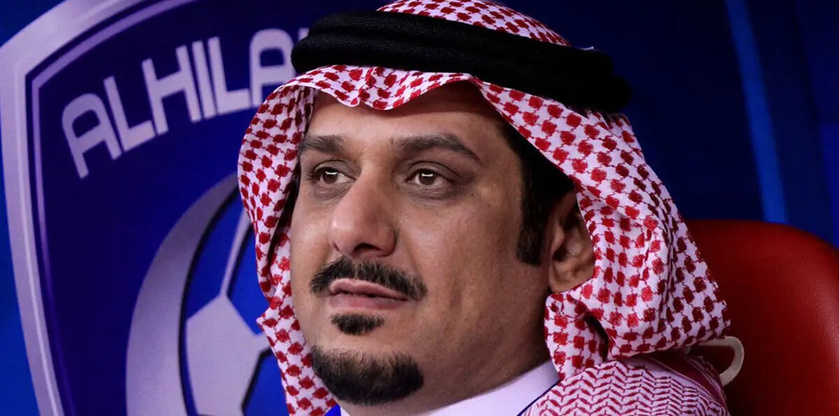 شاهد ما فعله نواف بن سعد مع لاعبي نادي الهلال بعد الخسارة وسط تصفيق جماهير أوراوا (فيديو)‎