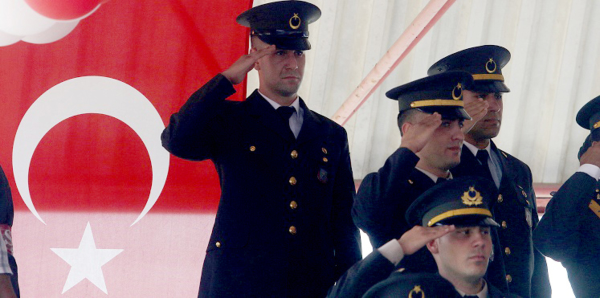 المجلس العسكري الأعلى بتركيا يحيل 48 جنرالاً للتقاعد