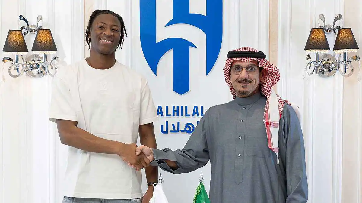 بعد انتقاله إلى الهلال.. مدرب ستاد رين يدافع عن محمد قادر ميتي