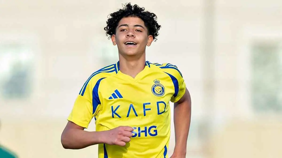 مراوغة خرافية.. كريستيانو جونيور يسقط لاعب الأهلي السعودي أرضا (فيديو)