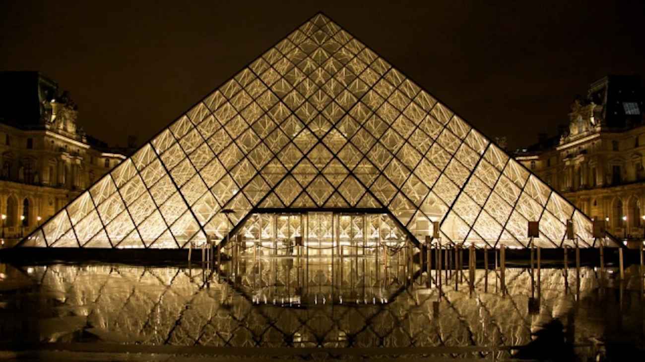 وصل صداها لماكرون.. صرخة استغاثة لإنقاذ متحف "اللوفر" (صور)