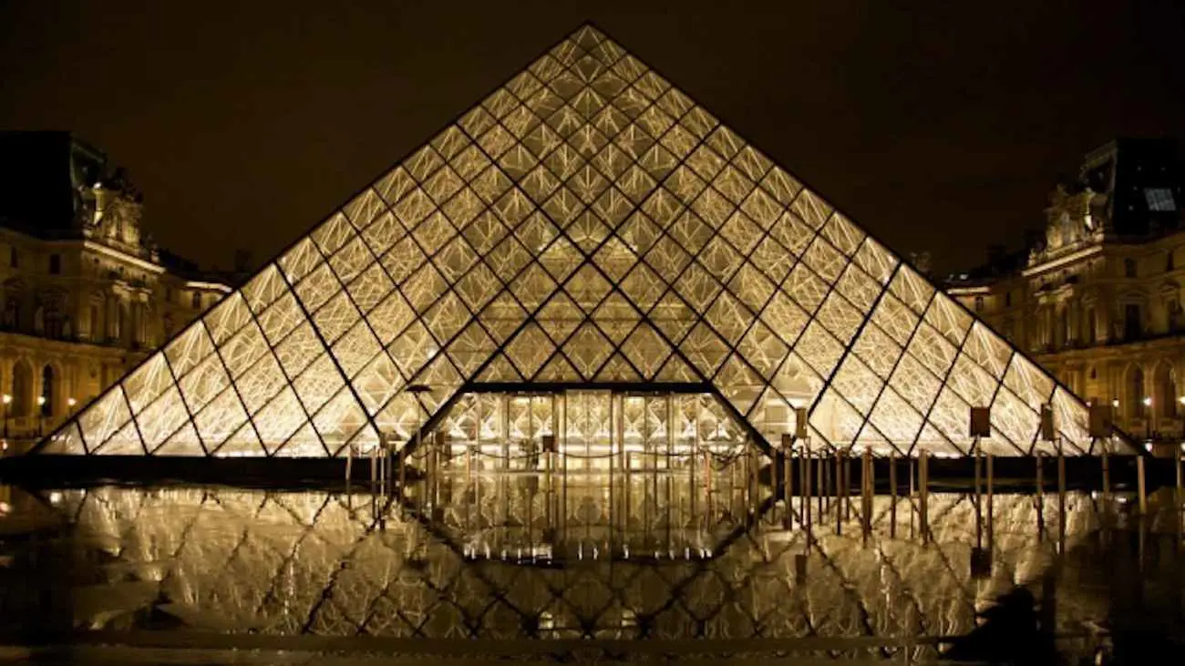 وصل صداها لماكرون.. صرخة استغاثة لإنقاذ متحف "اللوفر" (صور)