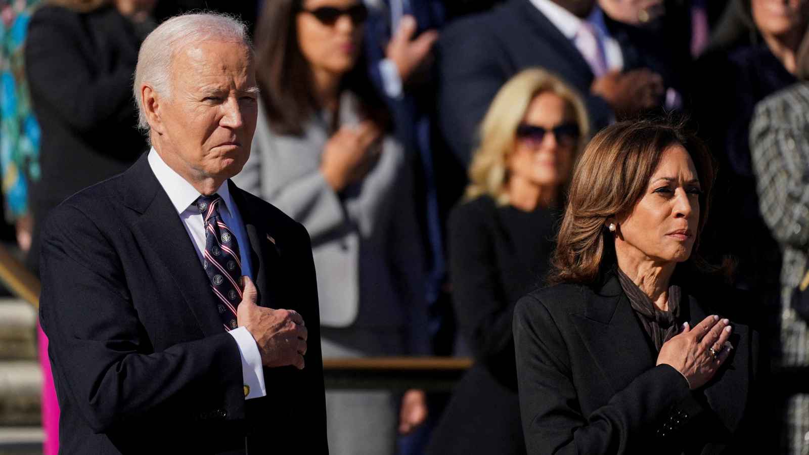 أول ظهور لهاريس مع بايدن بعد الهزيمة (صور)