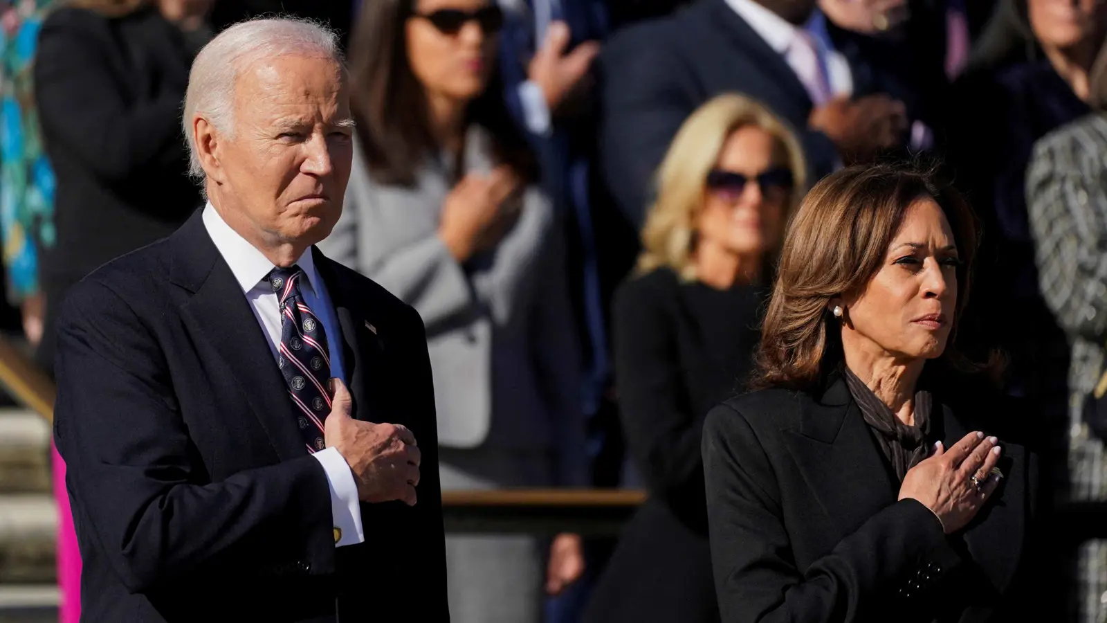 أول ظهور لهاريس مع بايدن بعد الهزيمة (صور)