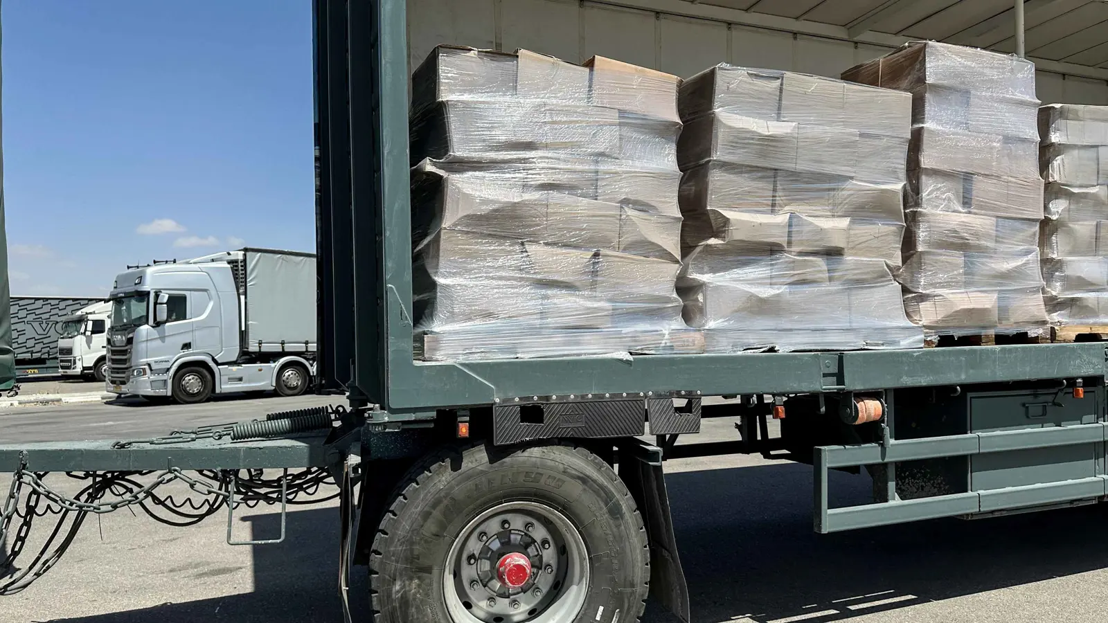 "هآرتس": تمويل سري لمساعدات غزة والحكومة الإسرائيلية "صامتة"