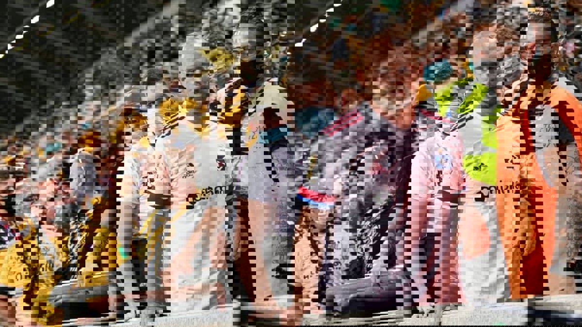 ألمانيا.. إيقاف لاعب 5 مباريات لدفعه مشجعا (فيديو وصور)