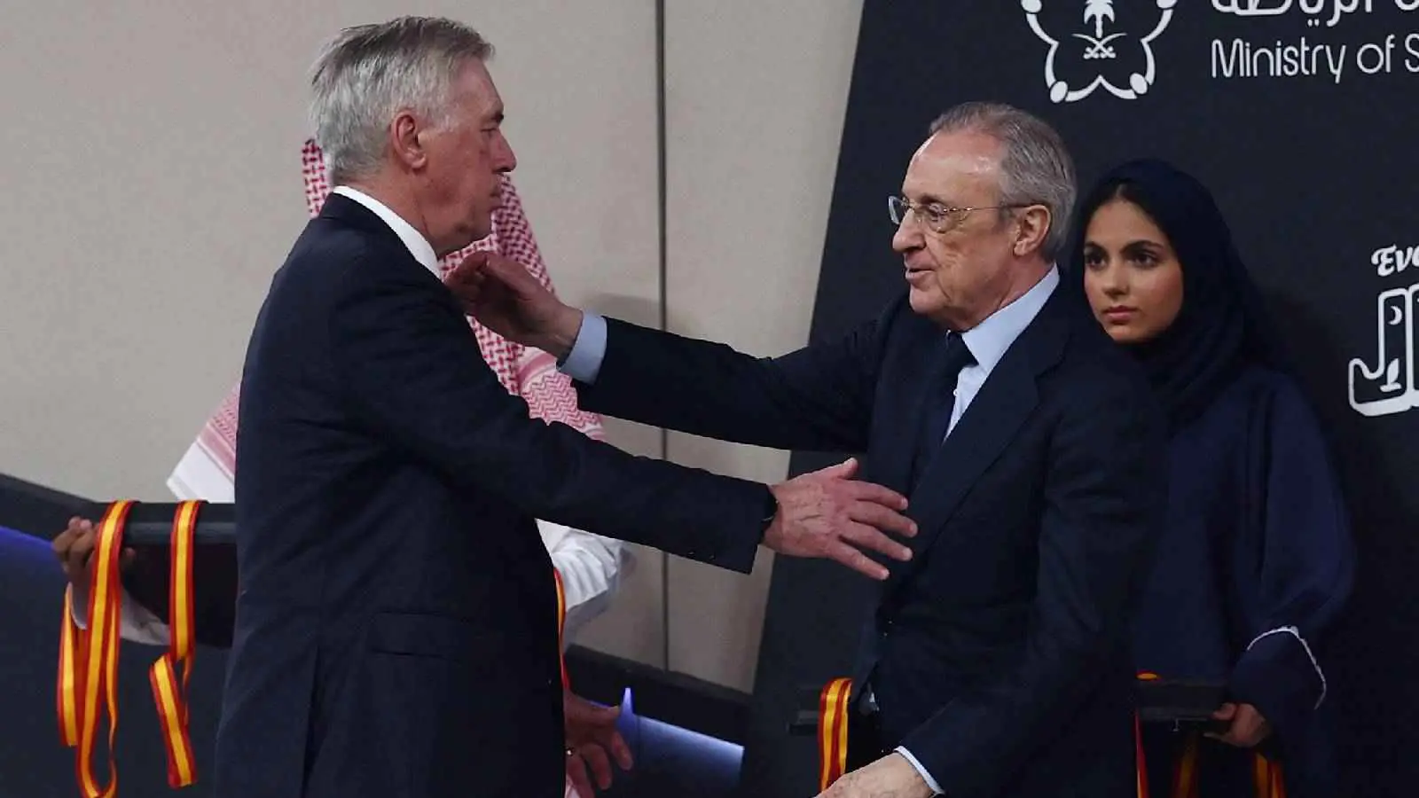 رد فعل تاريخي من رئيس ريال مدريد بعد الخسارة المذلة أمام برشلونة (فيديو)