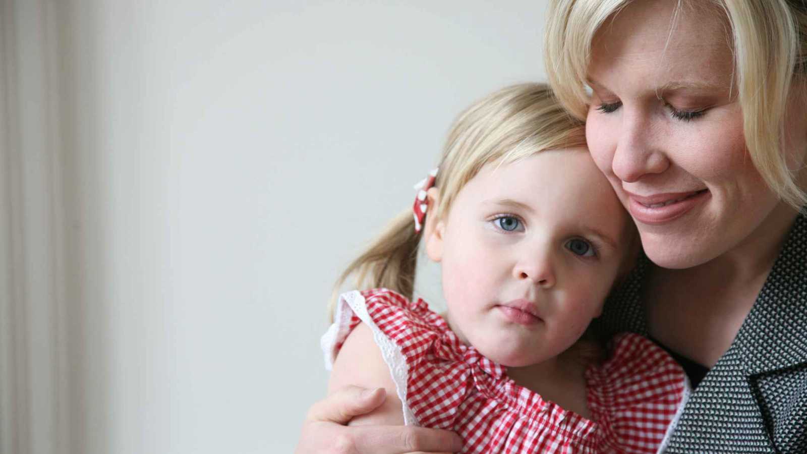 حب بلا انضباط.. تحذير من خطر "التربية المتساهلة" على الأطفال