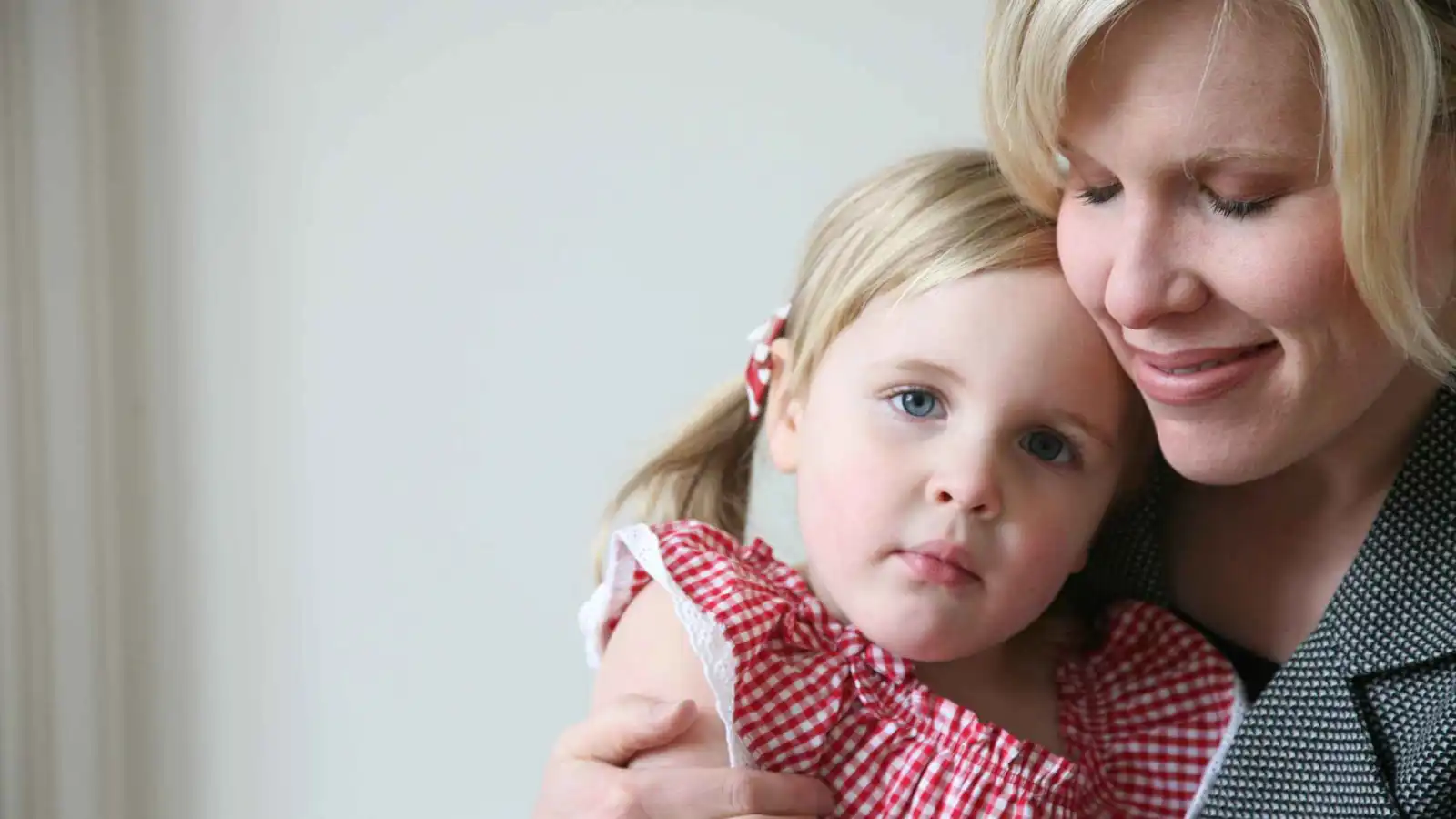 حب بلا انضباط.. تحذير من خطر "التربية المتساهلة" على الأطفال