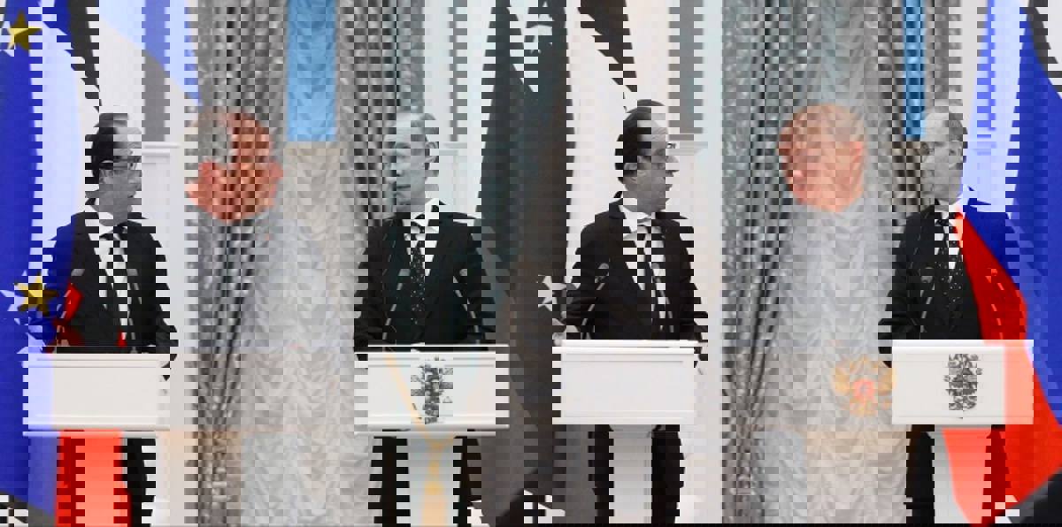 الكرملين: بوتين ما زال يعتزم زيارة فرنسا رغم تصريحات أولوند