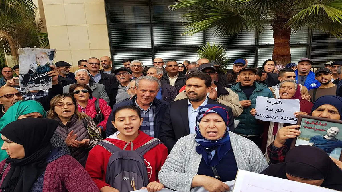 بسبب "دعاوى التعذيب".. عائلات معتقلي "حراك الريف" المغربي يحتجون أمام السجون (صور)