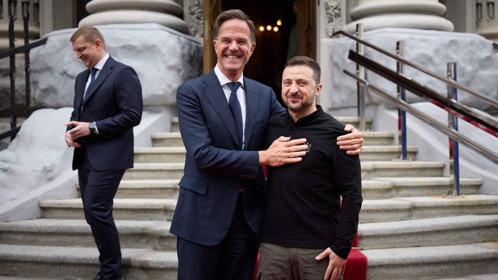 "رسالة دعم".. زعيم الناتو الجديد يستهل مهامه بزيارة كييف