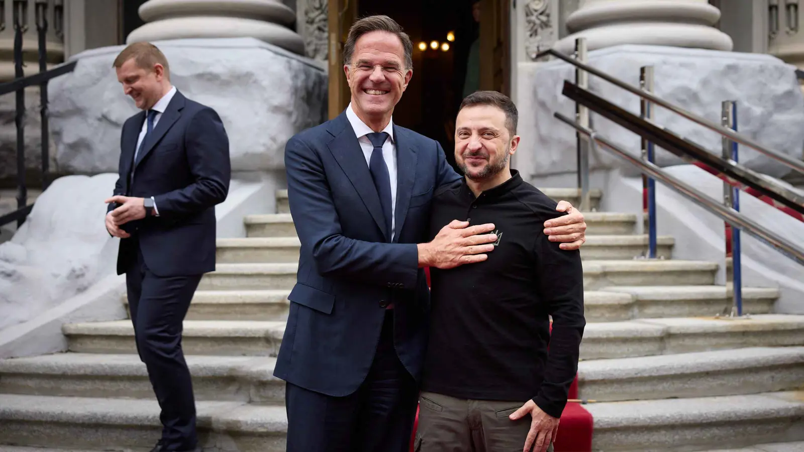 "رسالة دعم".. زعيم الناتو الجديد يستهل مهامه بزيارة كييف