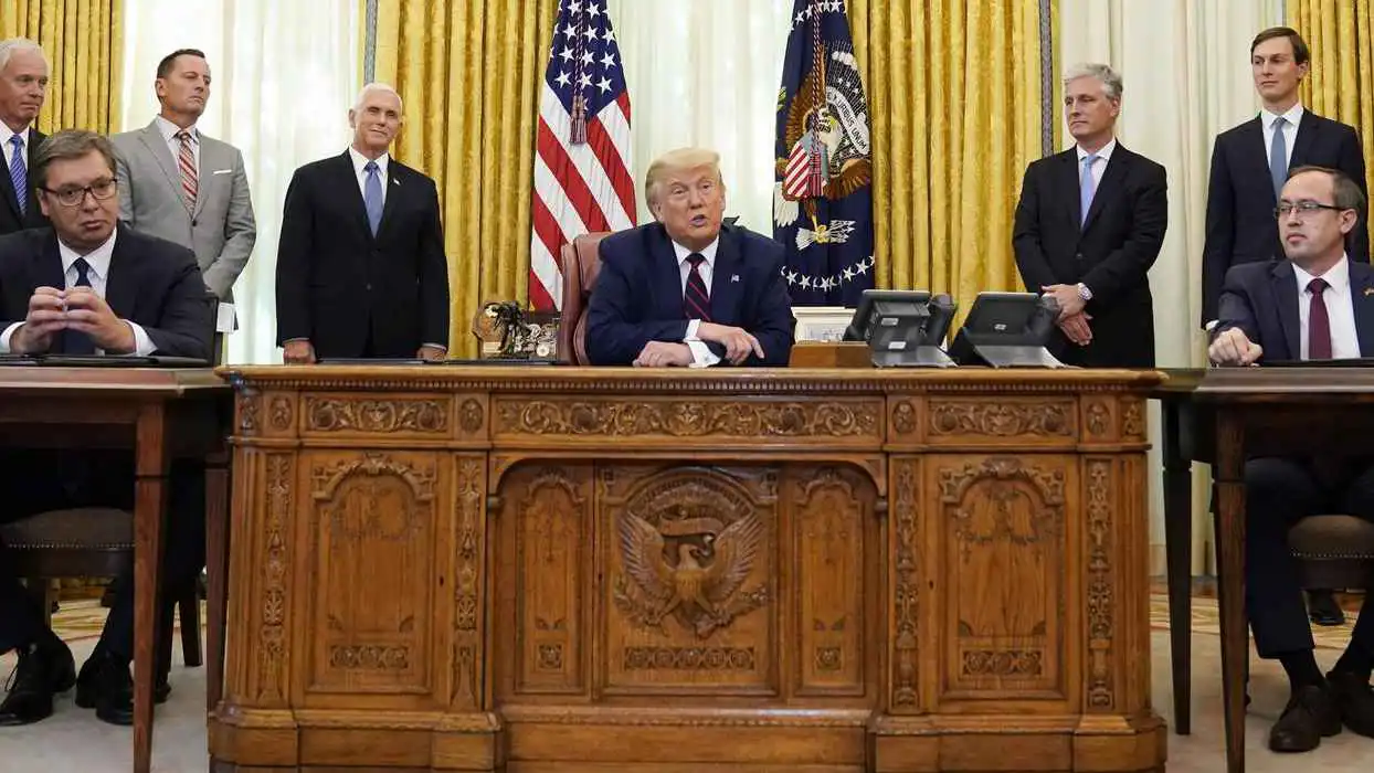 غليان في البلقان.. هل يتدخل ترامب لتهدئة "حديقة الأطلسي"؟