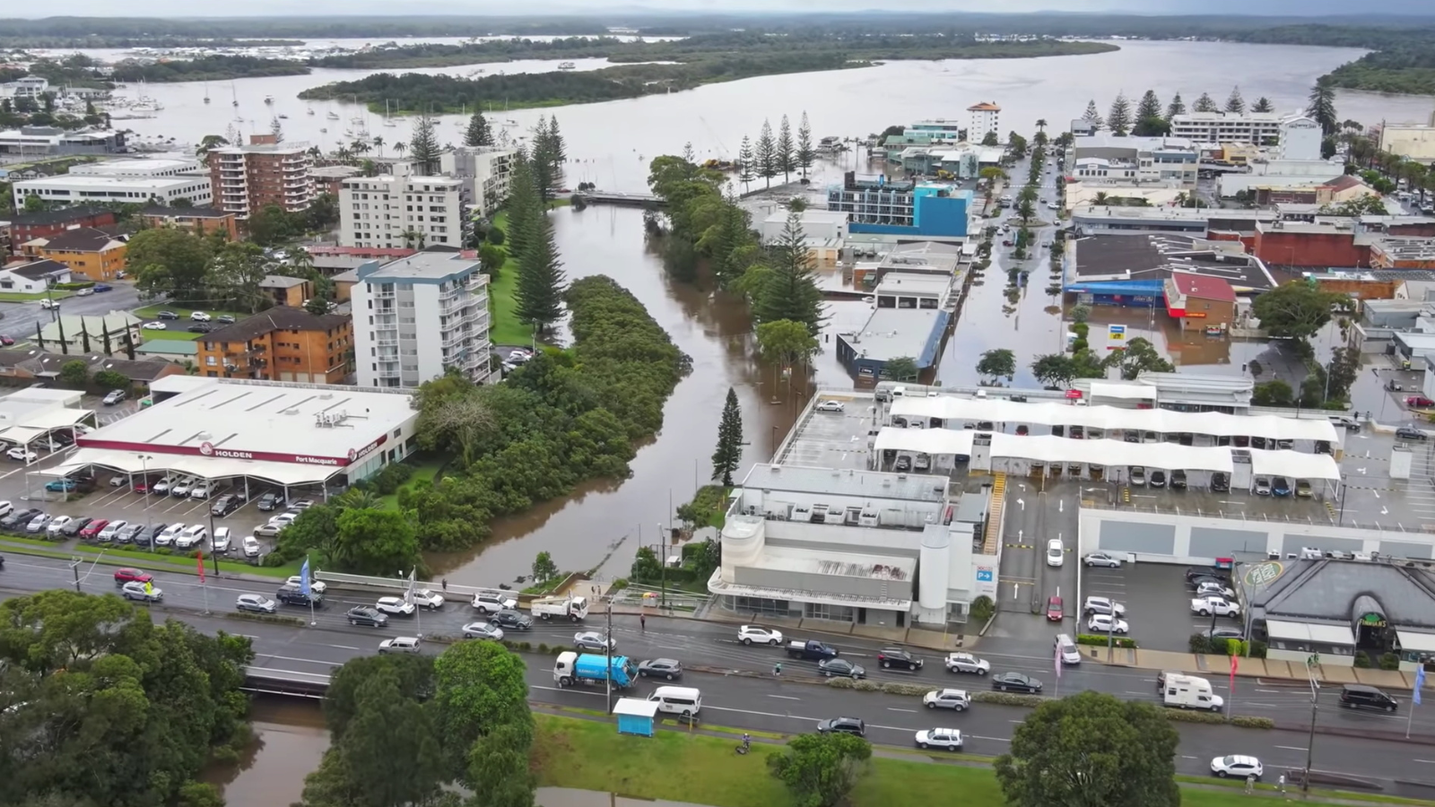 قتيل وإجلاء آلاف السكان.. فيضانات تجتاح شمال أستراليا
