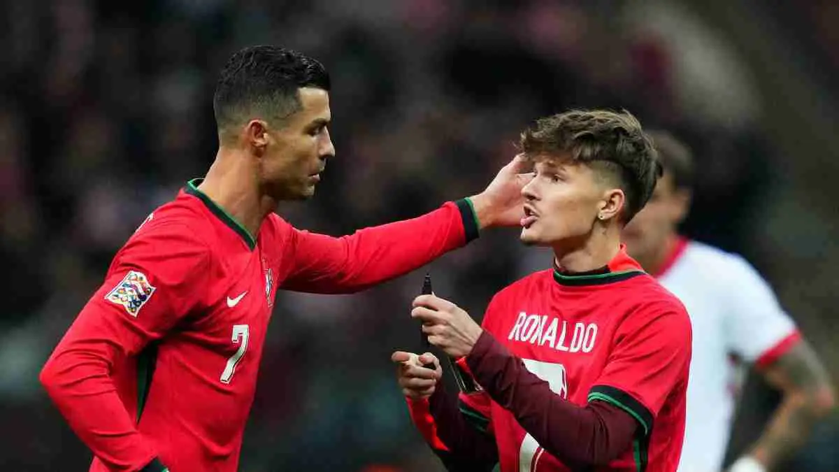 رونالدو يأمر الأمن بالتوقف عن ملاحقة مشجع (فيديو وصور)