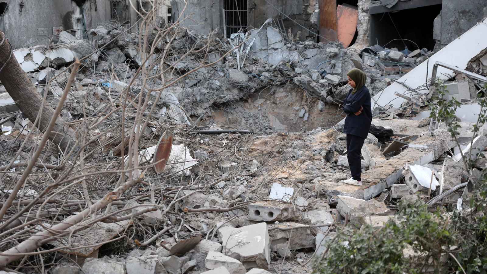 "لحظات مروعة".. شهود عيان يروون تفاصيل استهداف المستشفى المعمداني