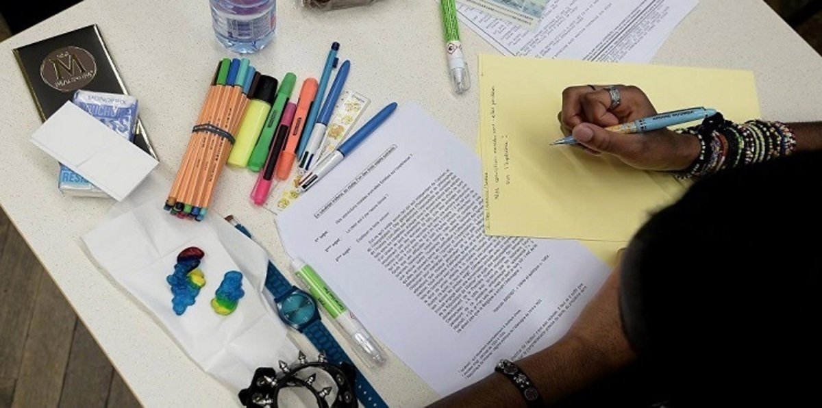 عبقرية خارقة.. مراهقة بريطانية أكثر ذكاء من آينشتاين وهوكينغ