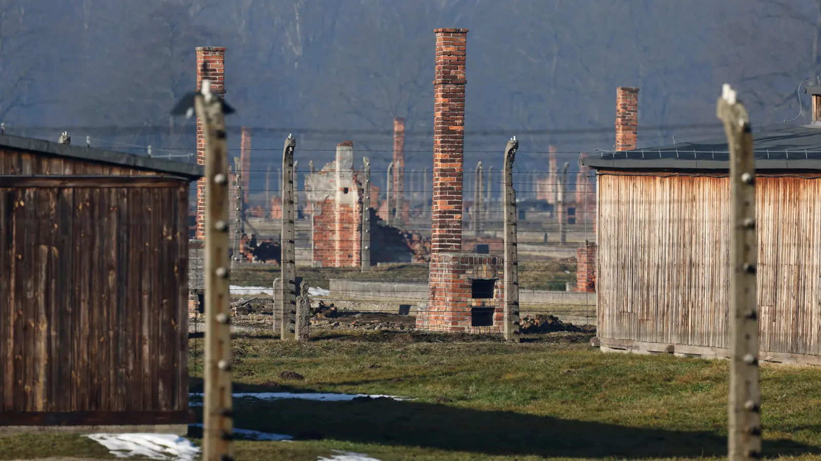 أزمة سياسية في بولندا.. برلماني ينكر "غرف التعذيب" بمتحف نازي