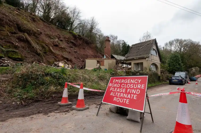 انهيار ارضي في بريطانيا