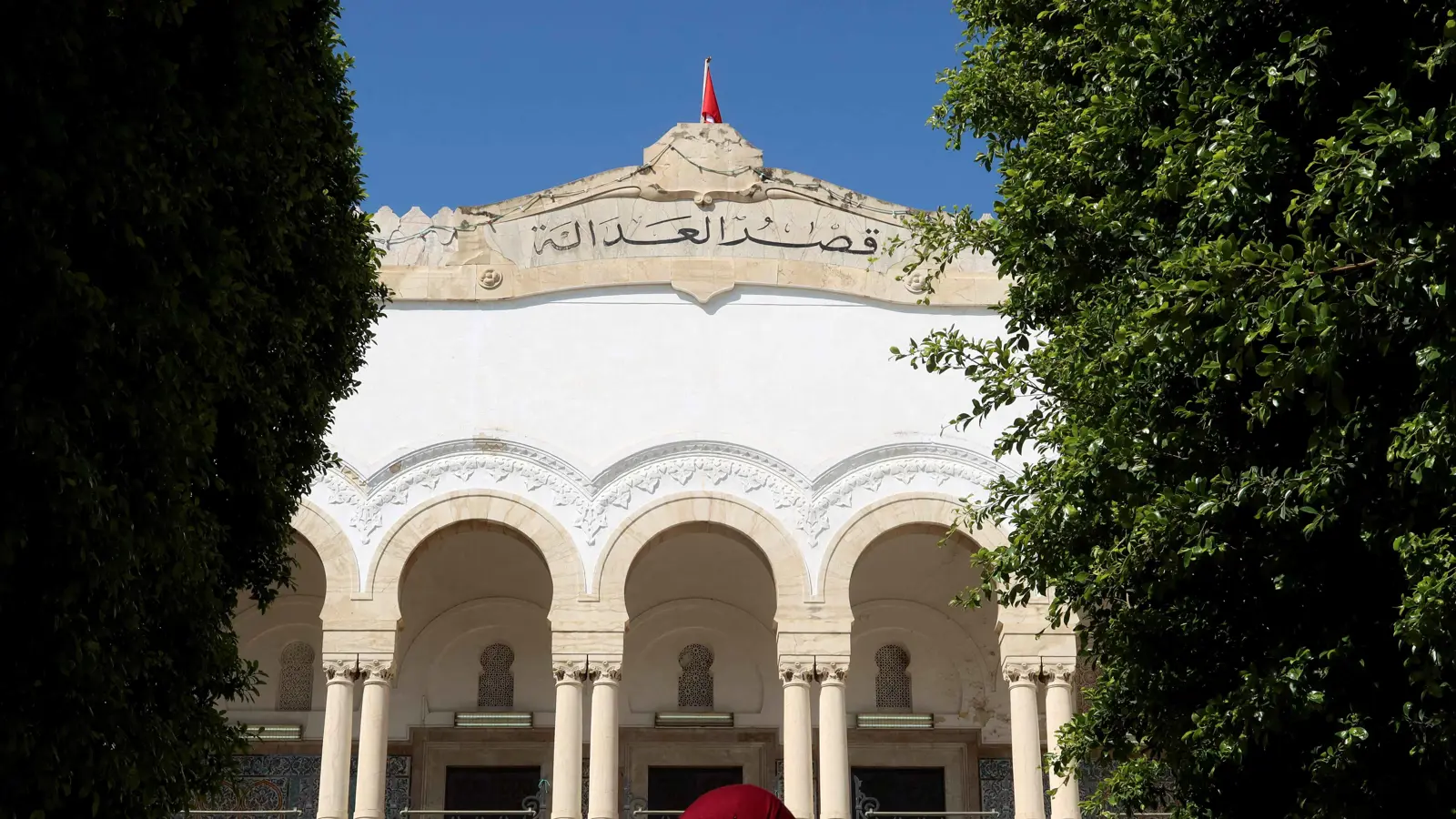 تونس.. أحكام بالسجن بين 13 و66 عاماً في قضية "التآمر على أمن الدولة"