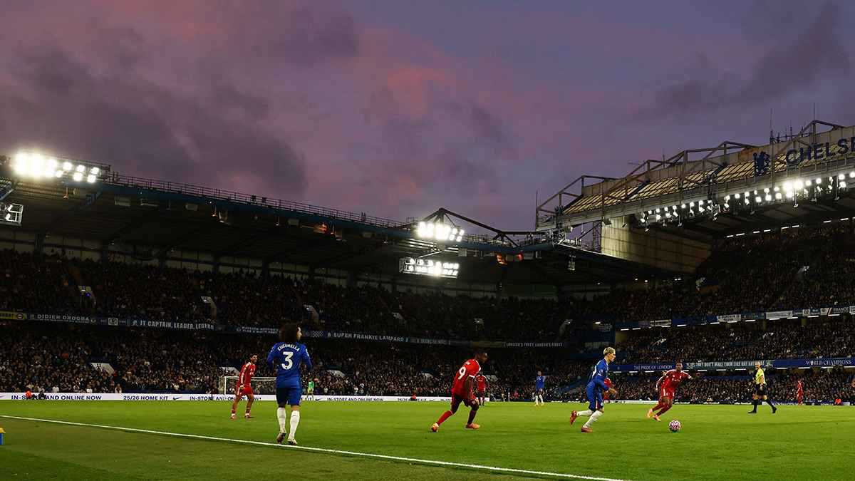 مستواه كارثي.. أكثر لاعب أثار استياء جمهور ليفربول بعد الخسارة من تشيلسي