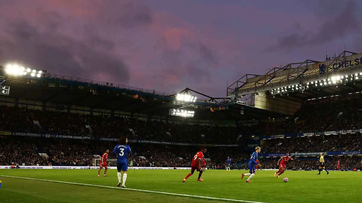 مستواه كارثي.. أكثر لاعب أثار استياء جمهور ليفربول بعد الخسارة من تشيلسي