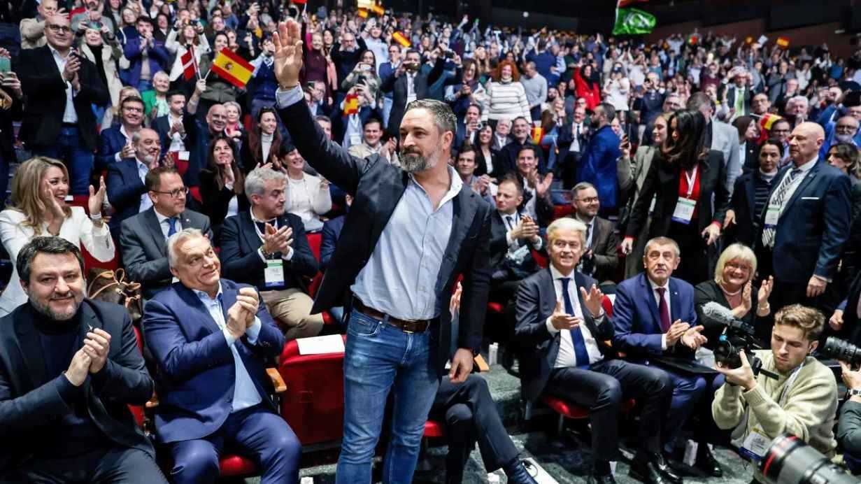 "التايمز": صعود كبير لحزب "فوكس" اليميني المناهض للهجرة في إسبانيا