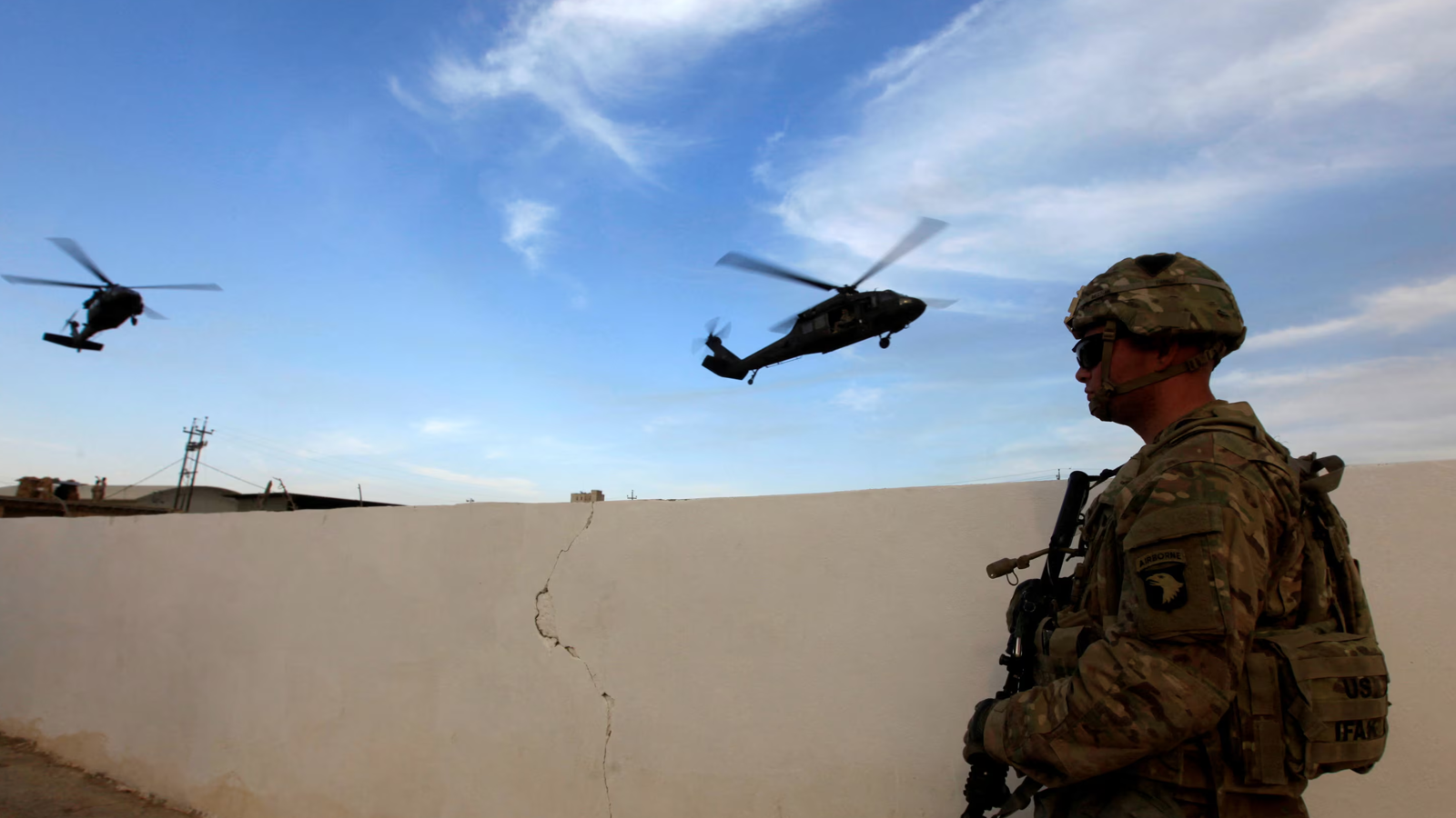 خاص- القوات الأمريكية تستنفر في "عين الأسد" والمسيّرات تغطي المنطقة