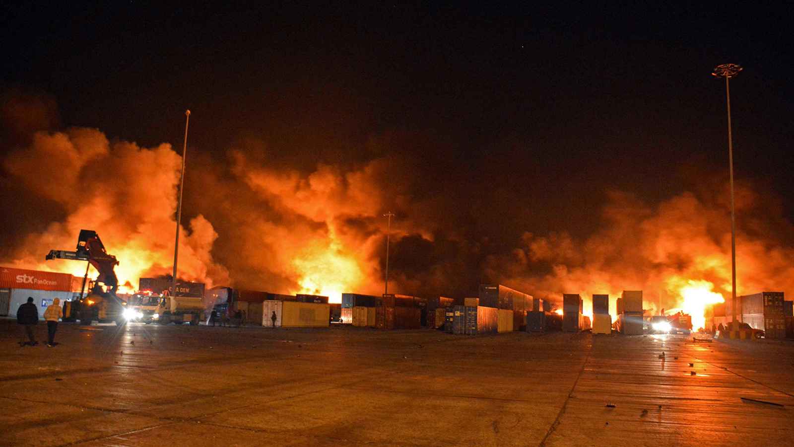 سوريا.. غارات إسرائيلية عنيفة تستهدف الميناء الأبيض (فيديو)