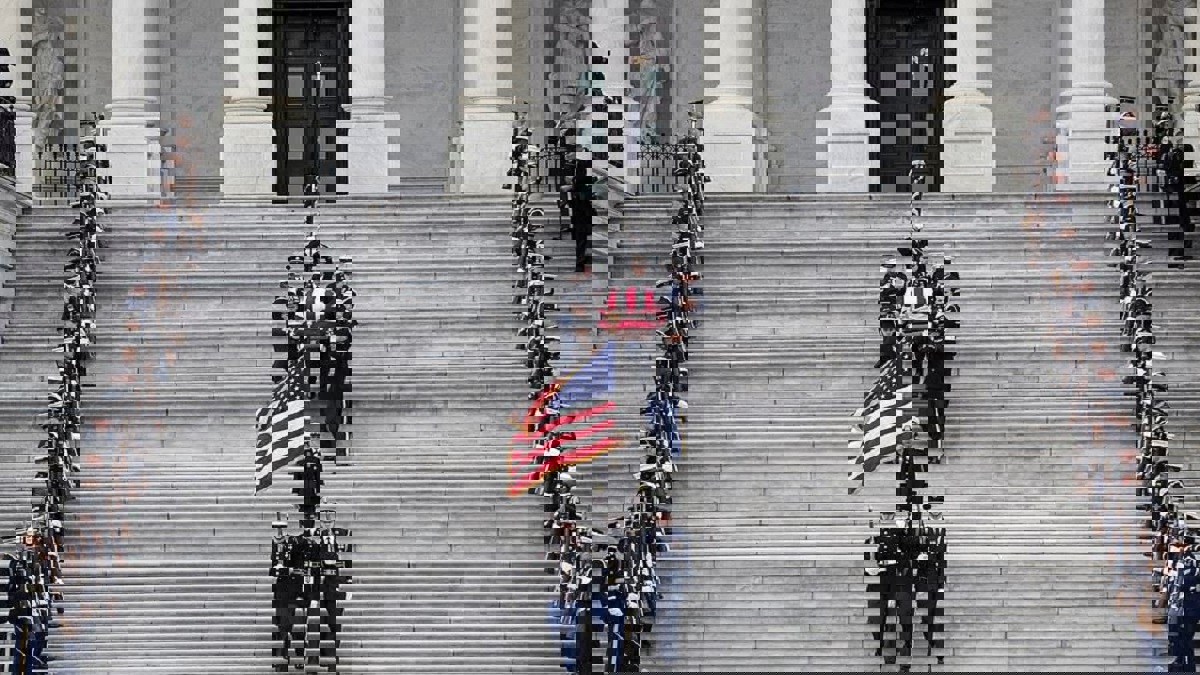 زعماء أمريكيون وأجانب يشيّعون بوش الأب "رجل الدولة العسكري" في جنازة مهيبة (فيديو وصور)