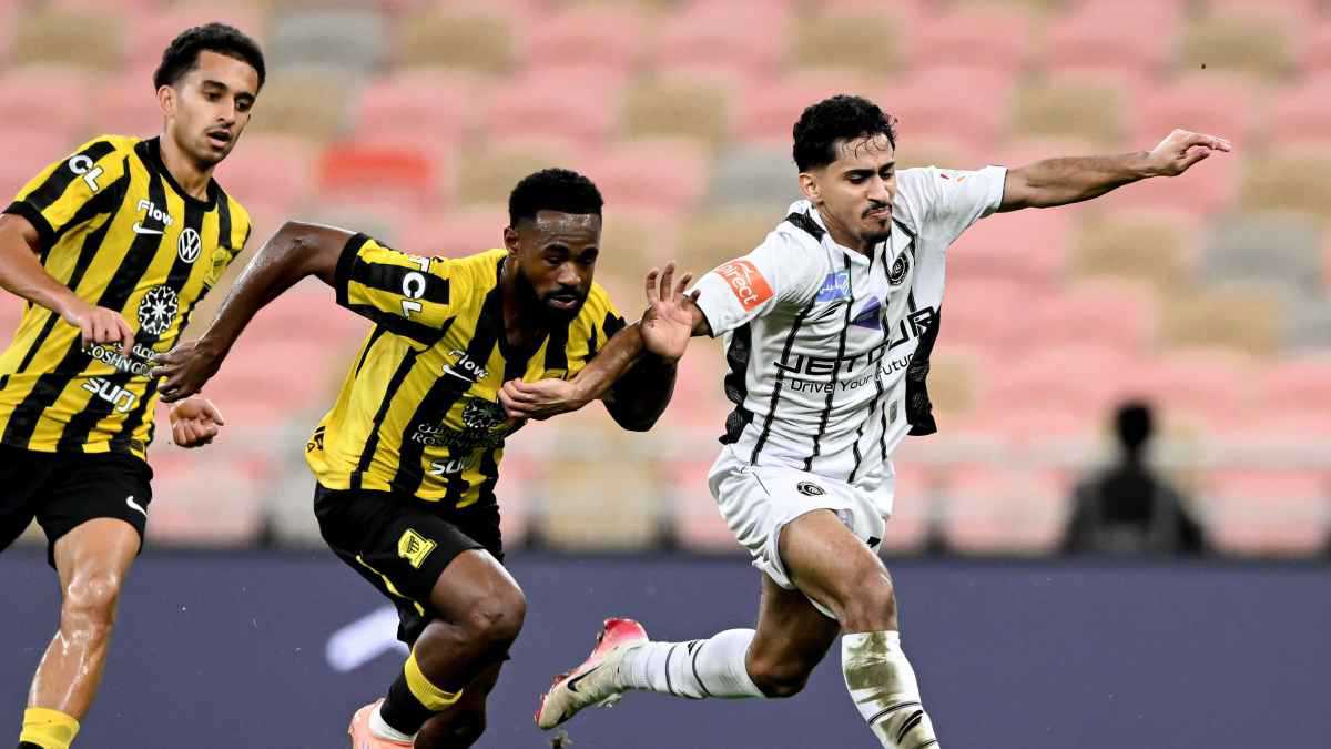 كم نقطة تفصل نادي الشباب السعودي عن منطقة الهبوط؟