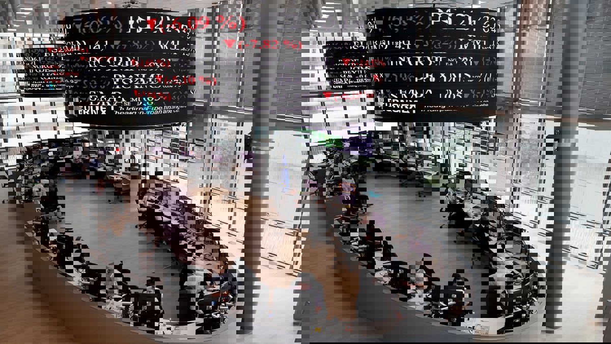 الأسهم الأوروبية تتراجع مع مخاوف من استمرار ارتفاع الفائدة الأمريكية