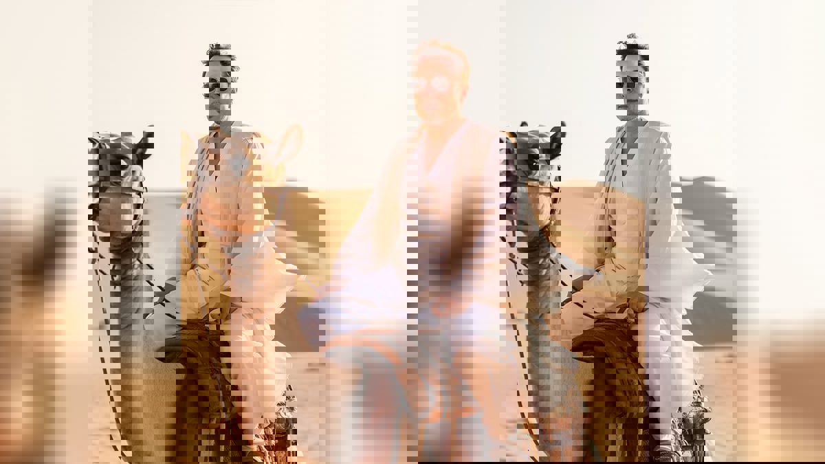 بعد ركوب الجمل.. ماذا قال إيلون ماسك عن دبي؟ 