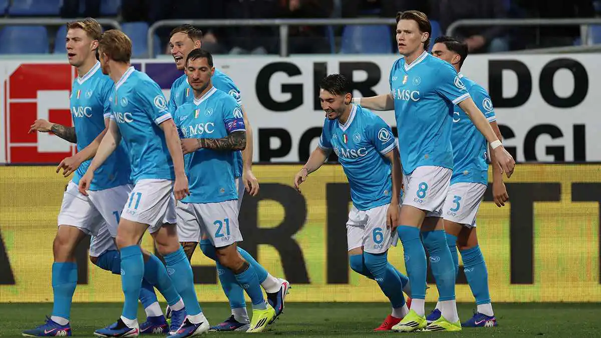 بعدما تلقى عرضا مغريا.. نجم نابولي يحسم موقفه من الانتقال لدوري روشن