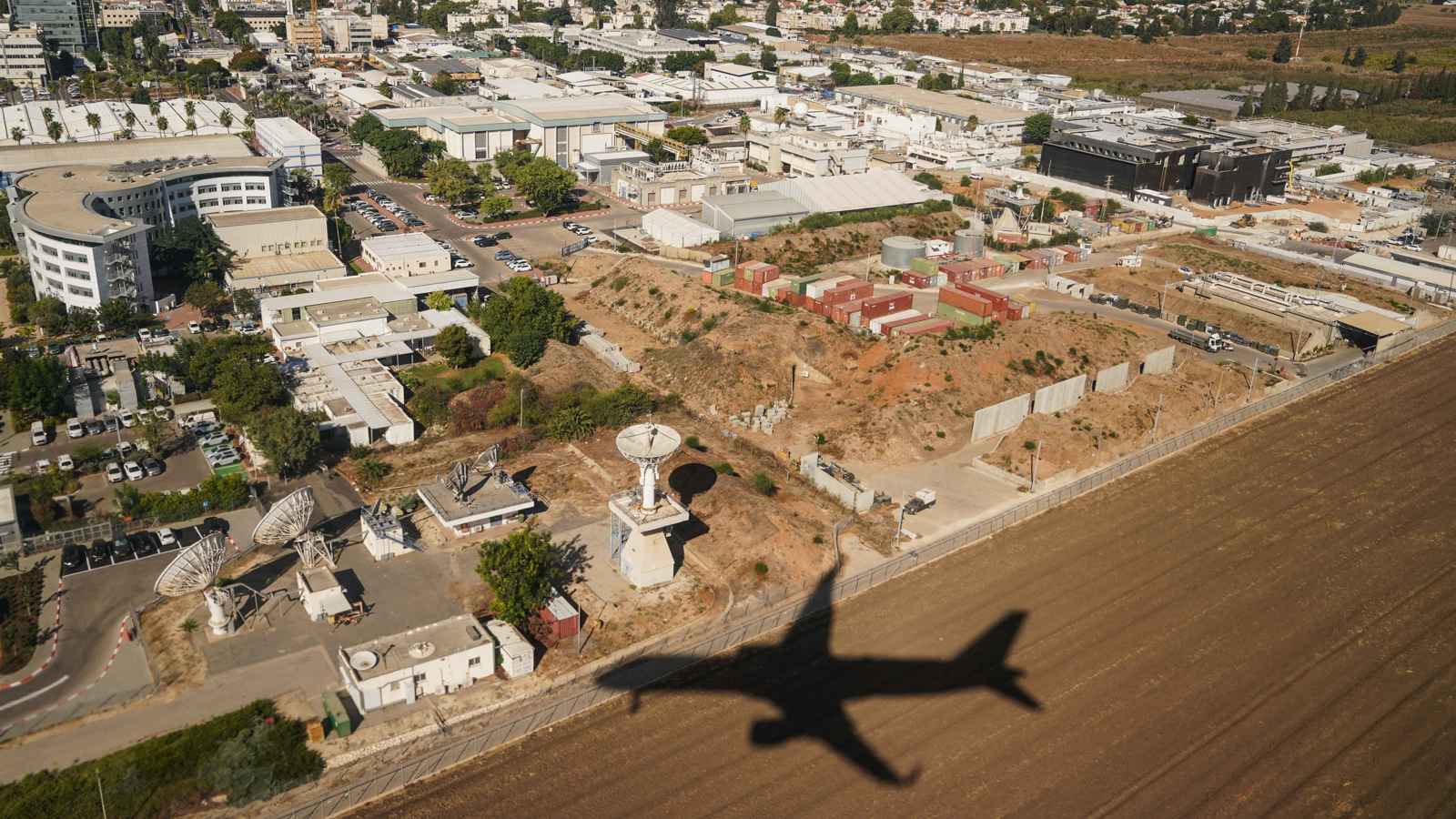 صواريخ "حزب الله" توقع قتلى إسرائيليين وتغلق مطار بن غوريون