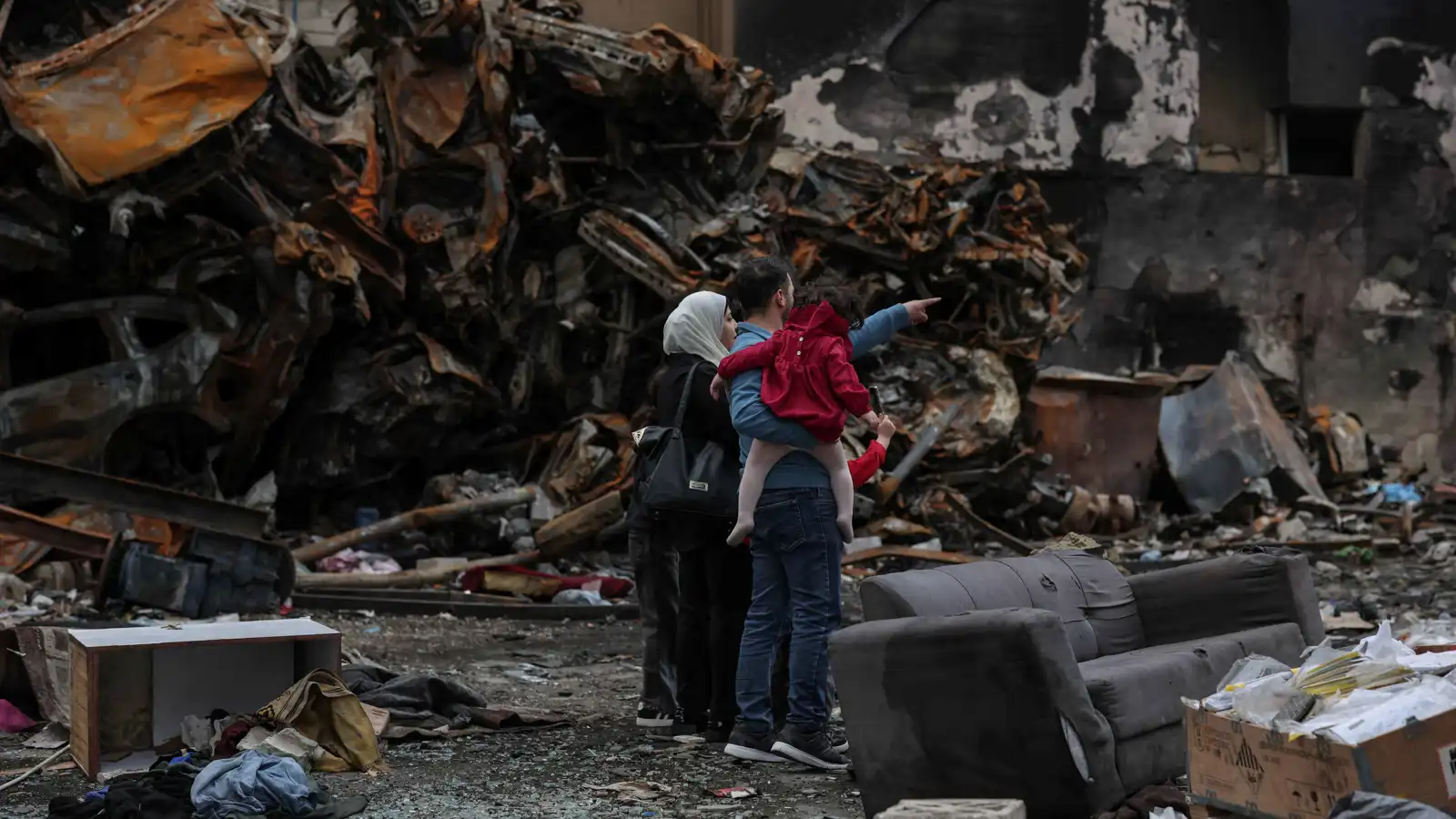 لبنان بين نارين.. هدنة مؤقتة ومعركة "كسر عظم" على السيادة