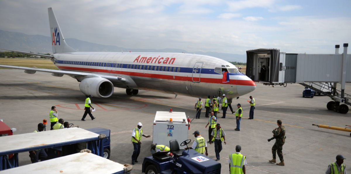 شعور 12 راكبًا بالإعياء على متن رحلتين وصلتا إلى مطار فيلادلفيا بأمريكا