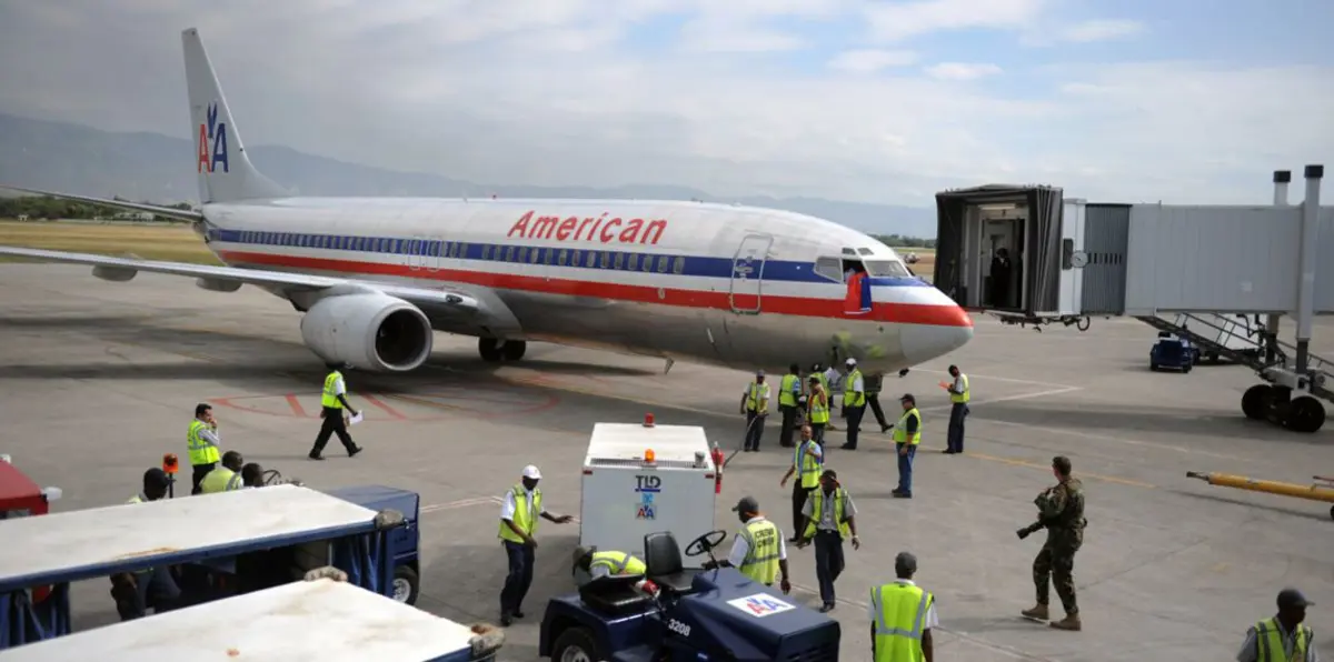 شعور 12 راكبًا بالإعياء على متن رحلتين وصلتا إلى مطار فيلادلفيا بأمريكا