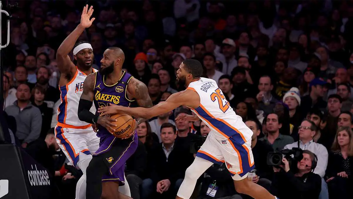 NBA.. ليبرون جيمس يقود ليكرز للفوز على نيكس بدوري السلة الأمريكي