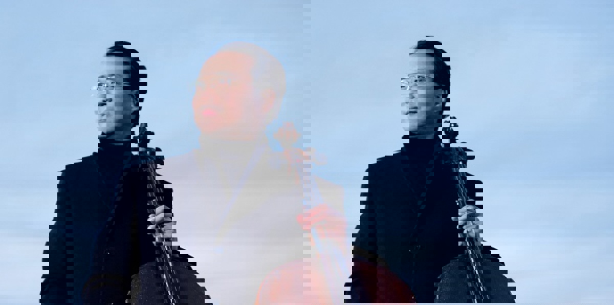 "موسيقى الغرباء".. نافذة للأمل