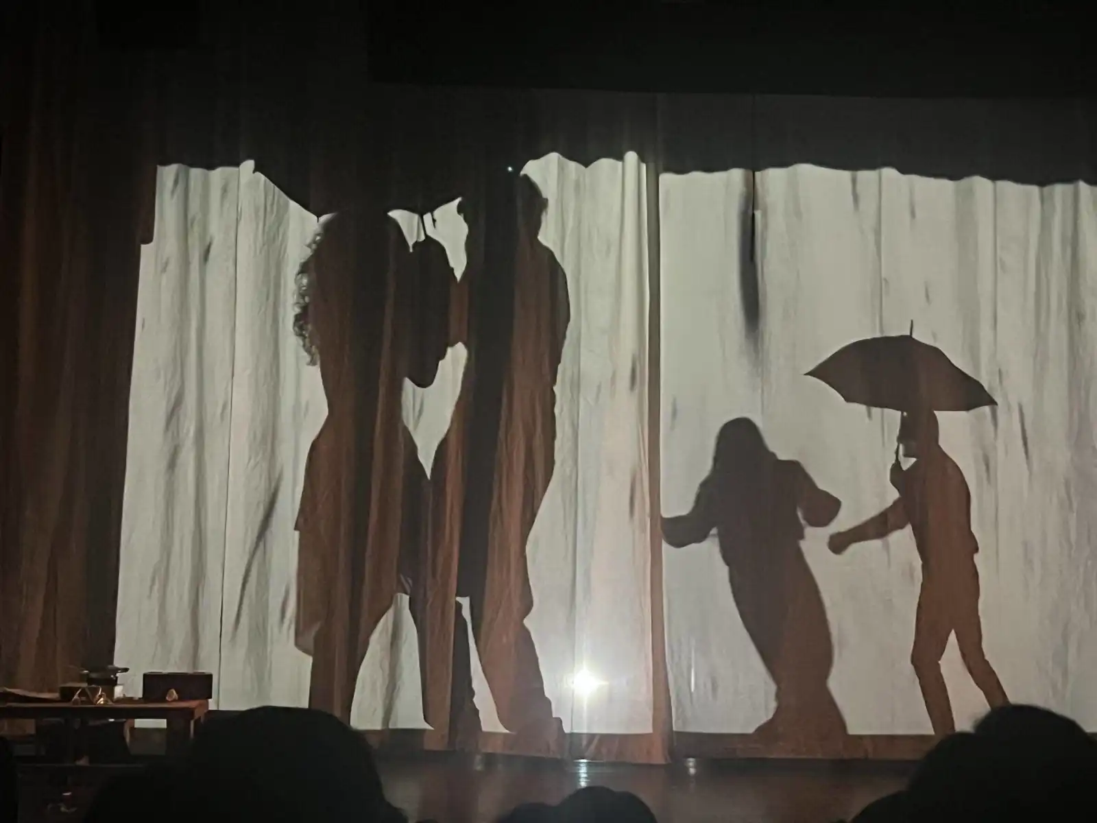 مشهد من المسرحية