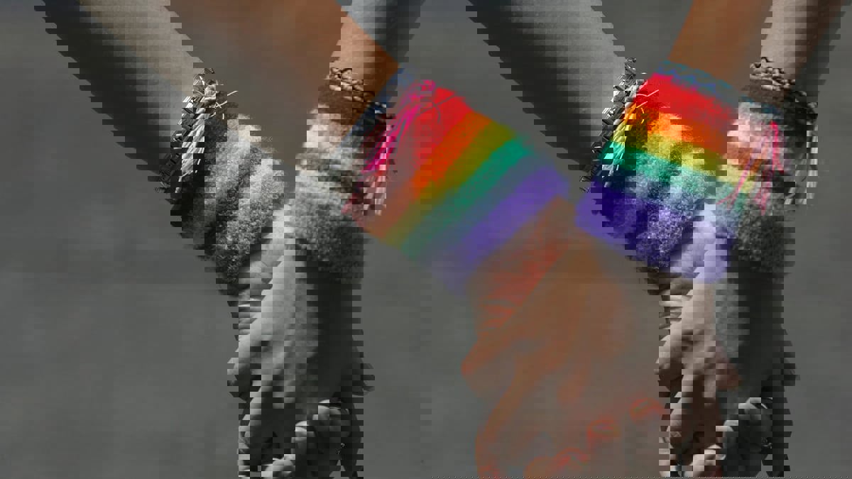 لافتة مهرجان للمثليين تثير جدلا واسعا في تونس