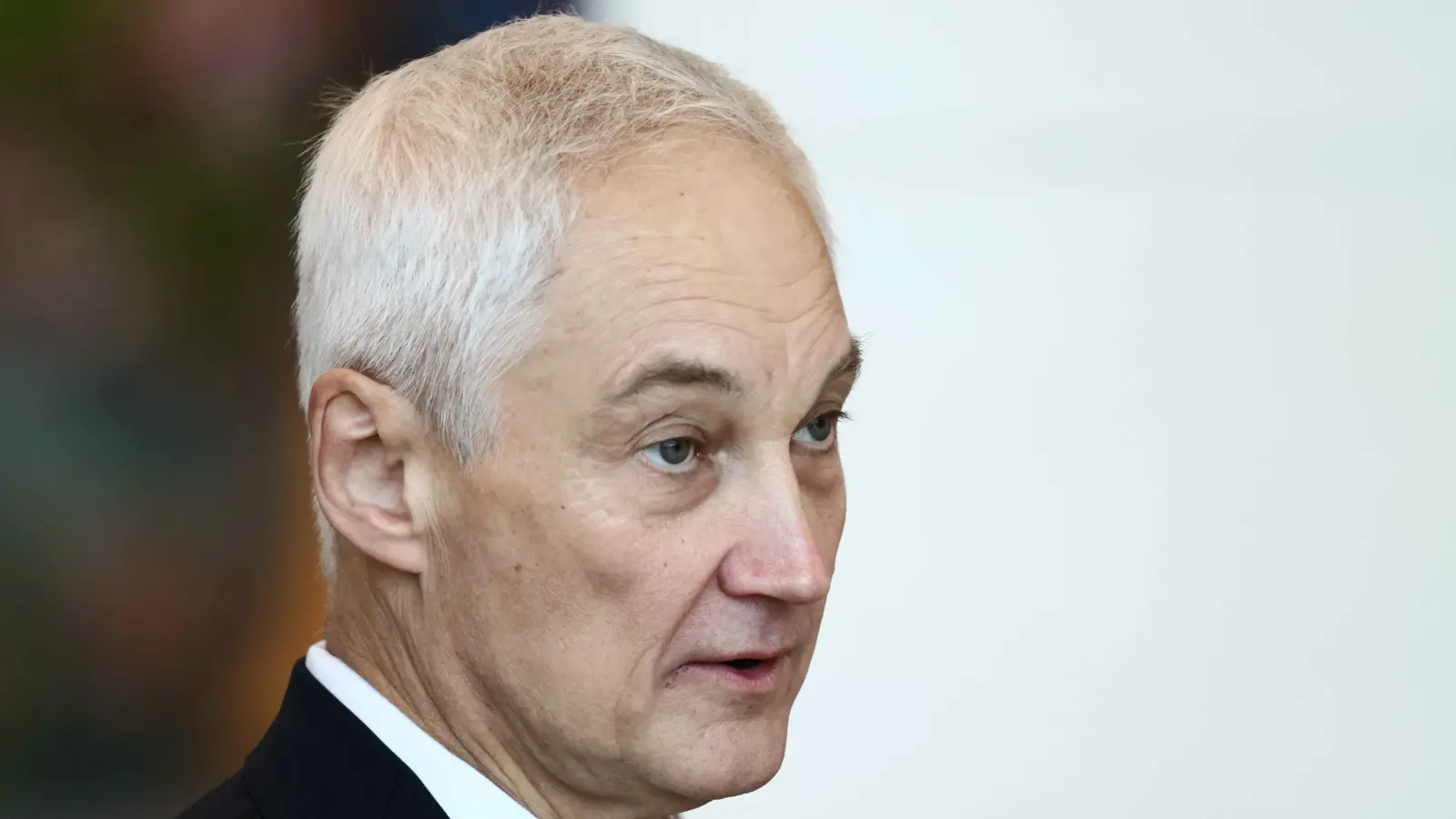 رغم التحذيرات الأمريكية.. وزير الدفاع الروسي يصل كوريا الشمالية