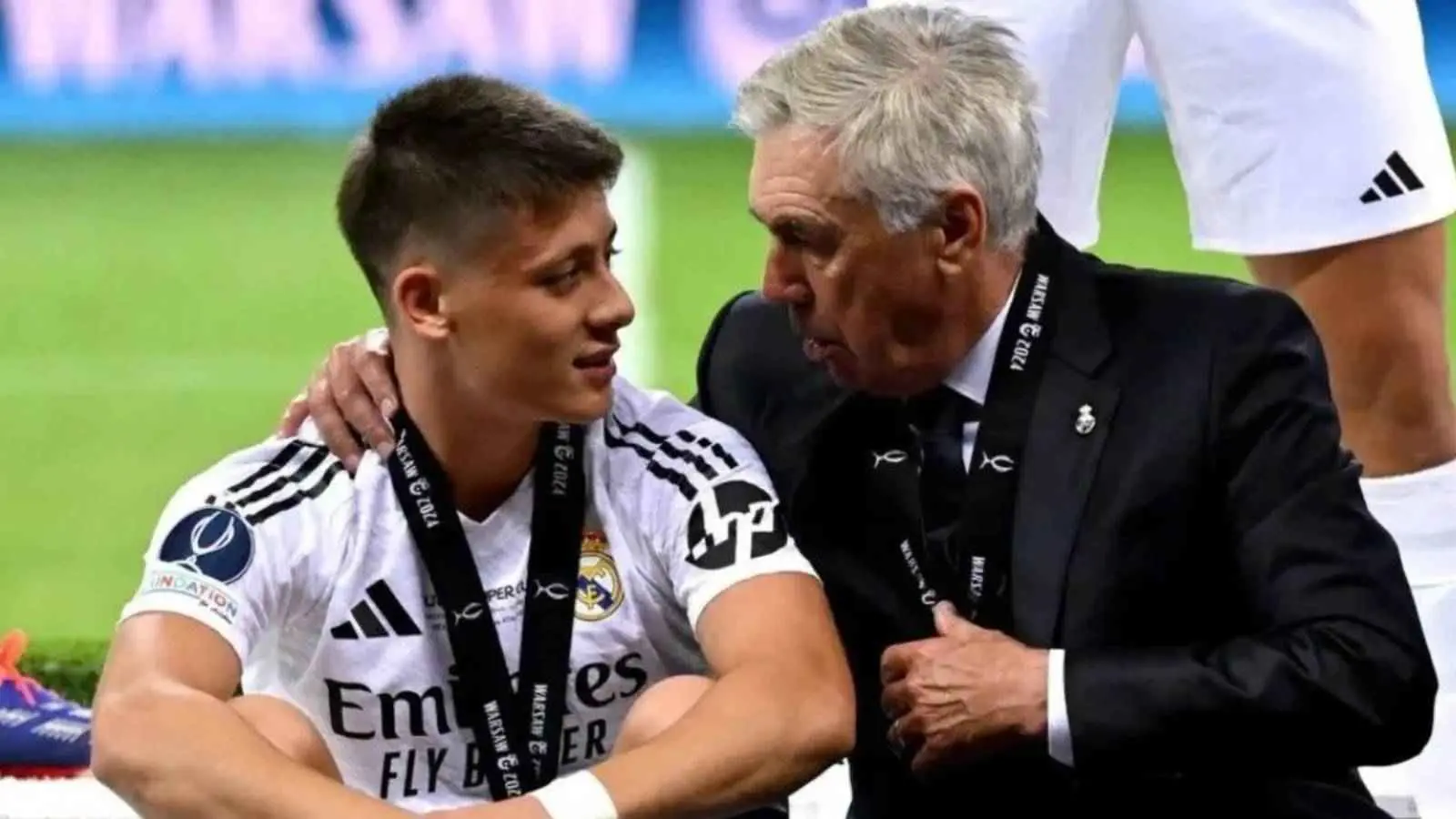 أردا غولر يسكب الماء على مقعد أنشيلوتي.. شاهد رد فعل المدرب (فيديو)