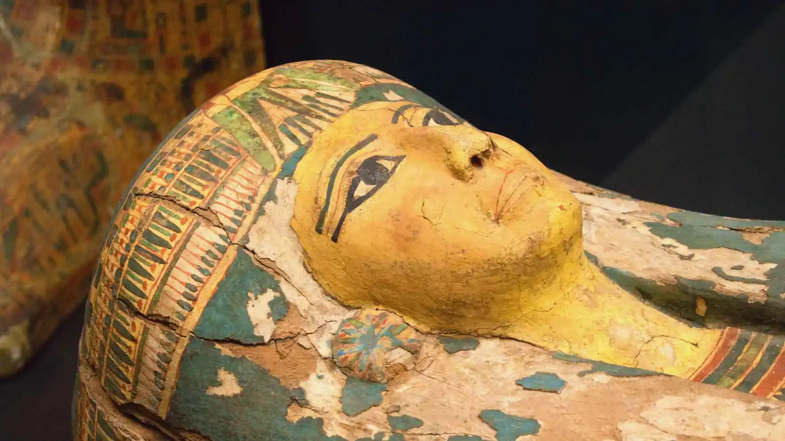 اكتشاف مذهل.. نسخة من "الإلياذة" اليونانية داخل مومياء مصرية (صور)