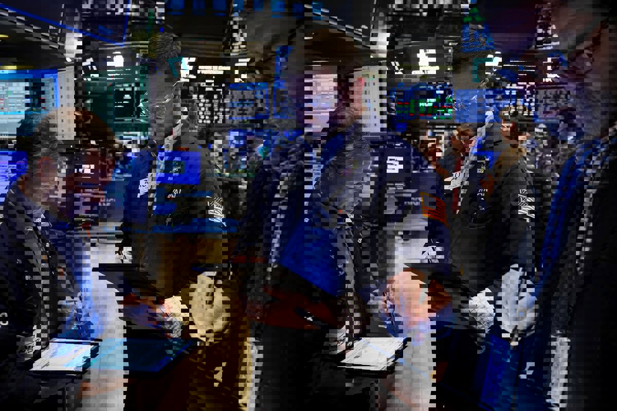 "وول ستريت" تغلق منخفضة نتيجة ضعف بيانات التصنيع