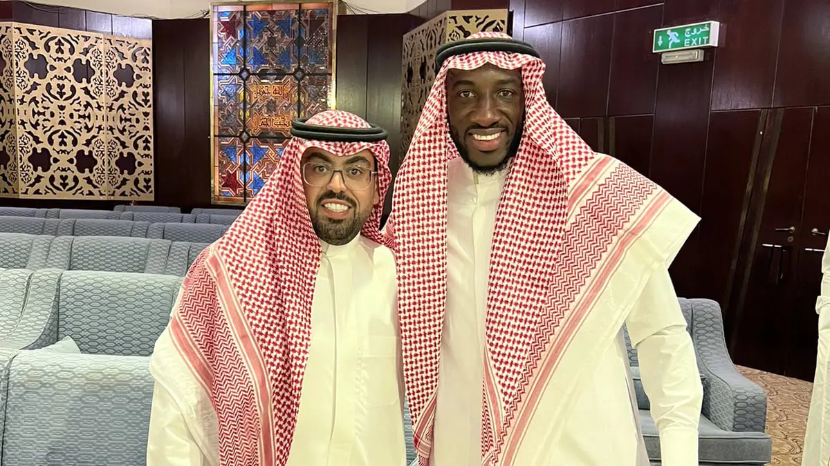 موسى ماريغا بالزي السعودي في حفل زفاف عبدالله الحمدان (فيديو)