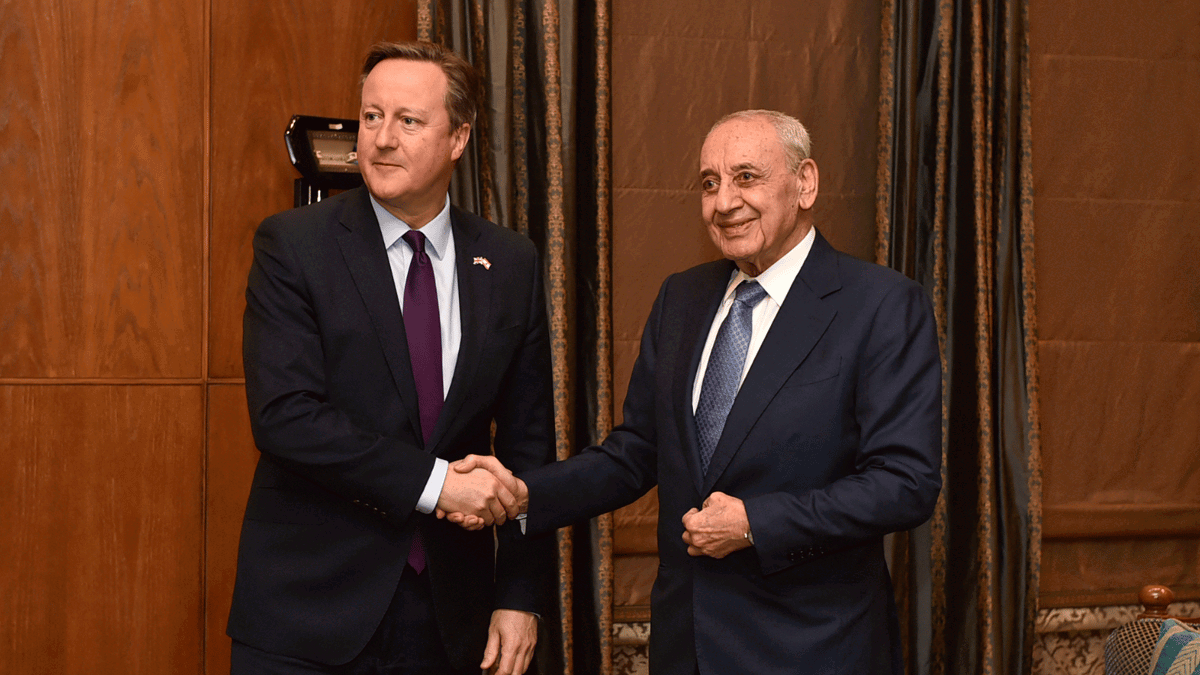 محللون: زيارة كاميرون إلى لبنان رسالة تحذيرية لميليشيات حزب الله